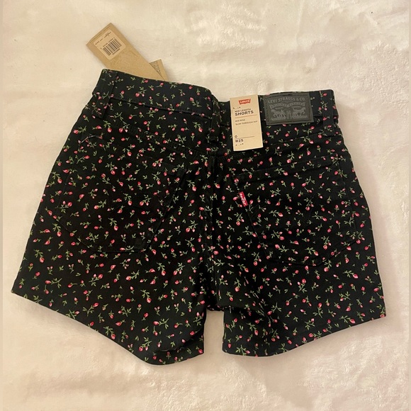 Levi’s Mid-length Shorts - Picture 2 of 5